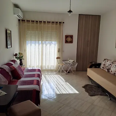 Studio Apartment *