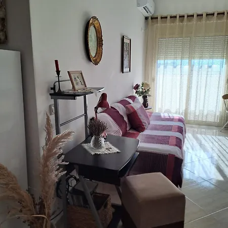 דירה Studio Apartment *